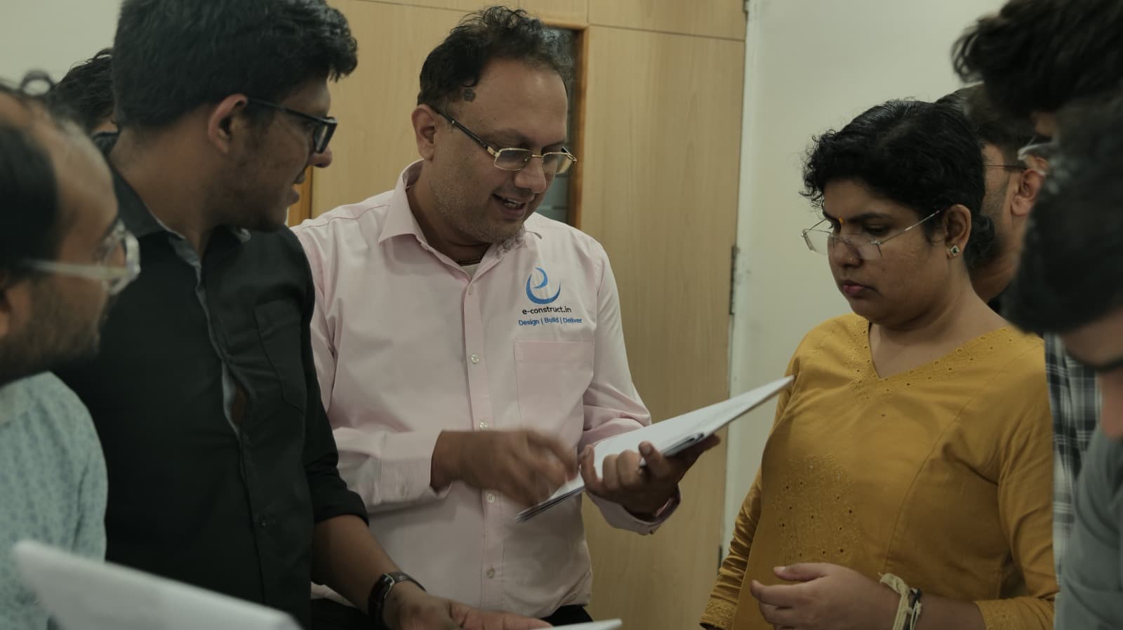 Sandeep Pingale mentoring engineers during a working review